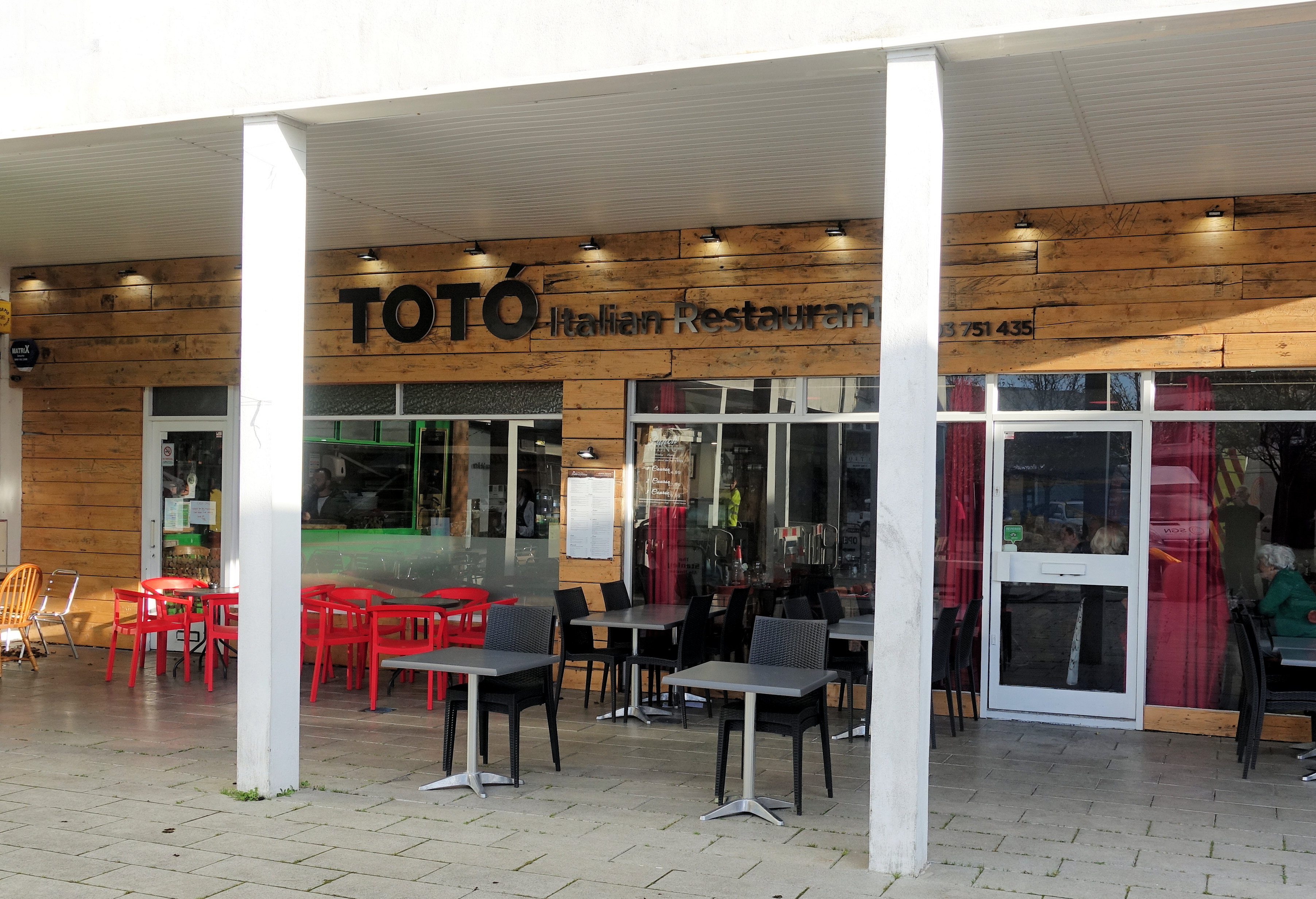 To to Restaurant exterior